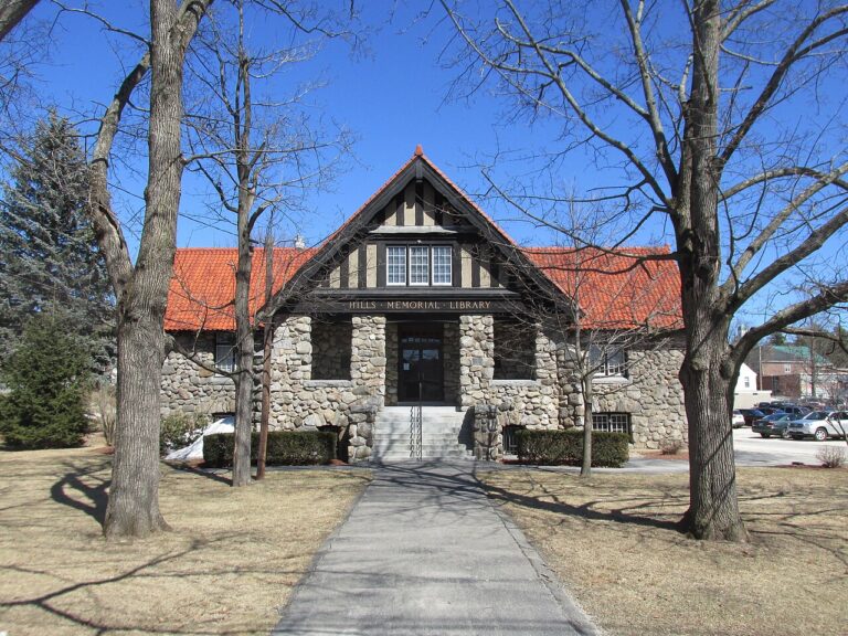 Hills Memorial Library in Hudson, New Hampshire
